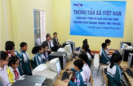 Thông tấn xã Việt Nam tặng máy tính cho trường học ở Yên Bái